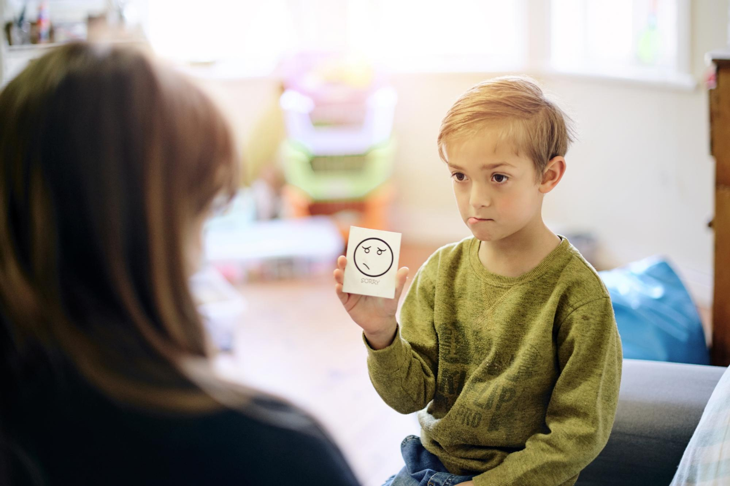Meu filho começou a gaguejar: como acolher e quando buscar ajuda